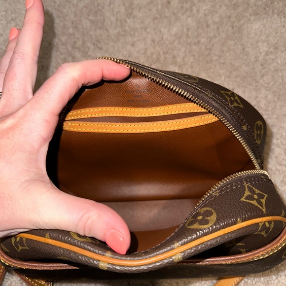 Louis Vuitton Blois crossbody handbag - Picture 11 of 15